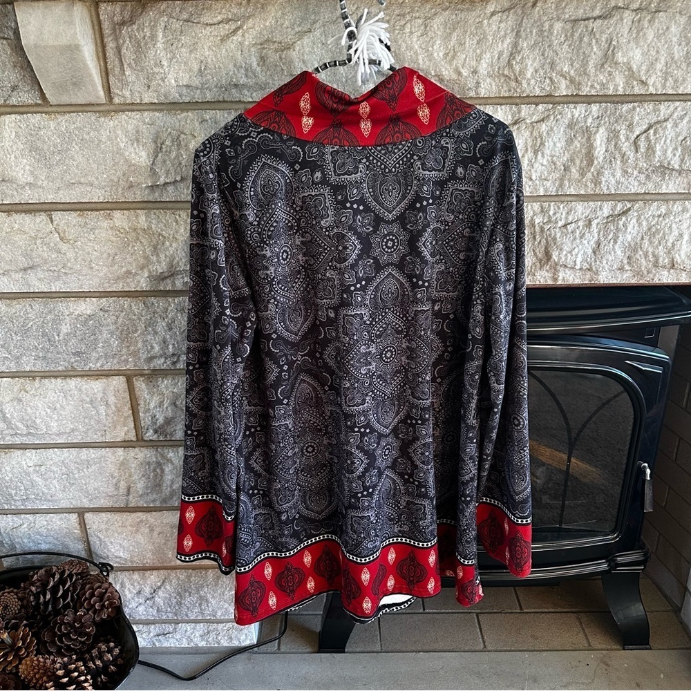 Azalea by Firmiana Red and Black Floral Cowl Neck Tunic Top 1X - Picture 5 of 6